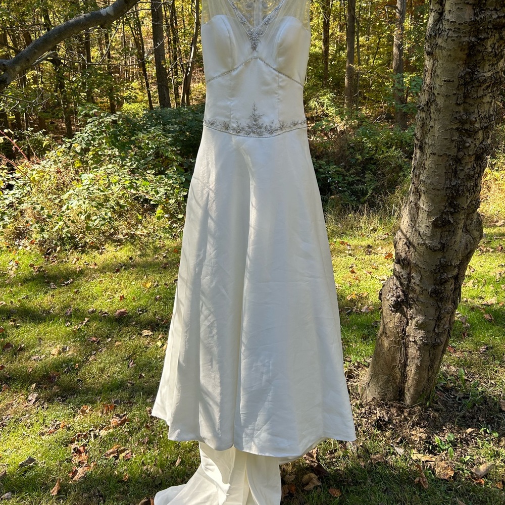 NWT WEDDING DRESS - Picture 3 of 9